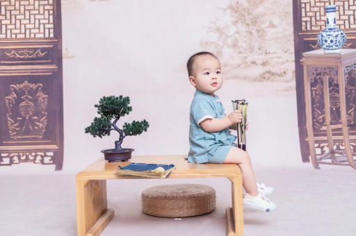 海东宝宝总吐奶什么原因